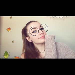 Meet your Posher, Lydia